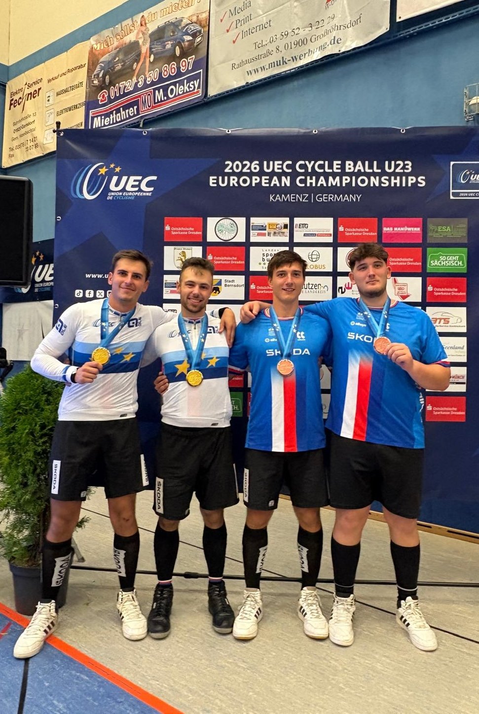 Obě české dvojice po vyhlášení: Dominik Šabata a Martin Konečný se zlatem, David Petr a Michal Musil s bronzem